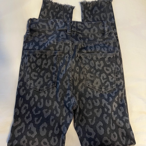 DL1961 Leopard Print Ankle Jeans - Picture 2 of 3